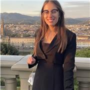 Laureata in lingue e letterature europee e americane, disponibile per aiuto compiti